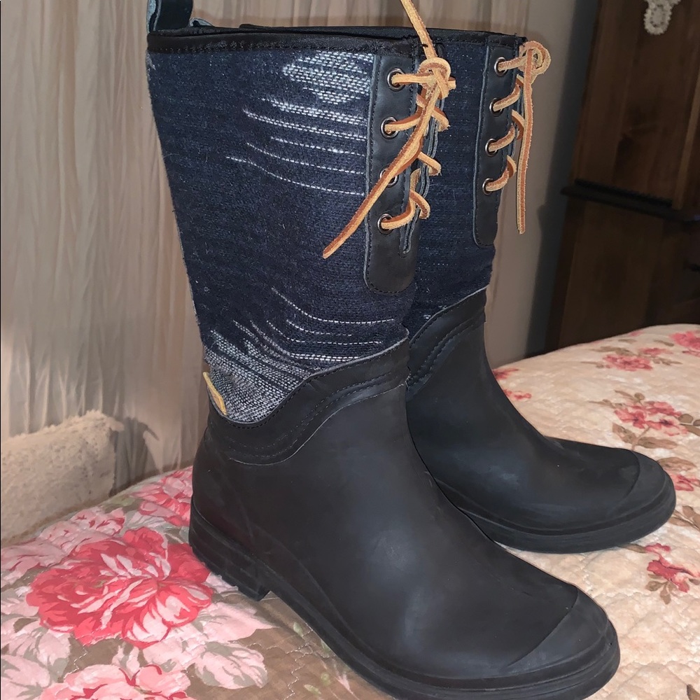 Kamik  Black / Navy boots woman’s 7